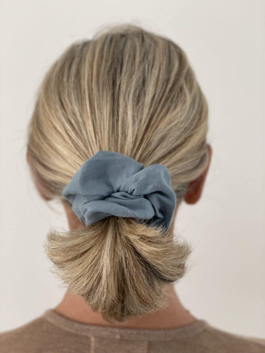 Laurence-carroy-chouchou-en-lin-lavé-bleu-clair