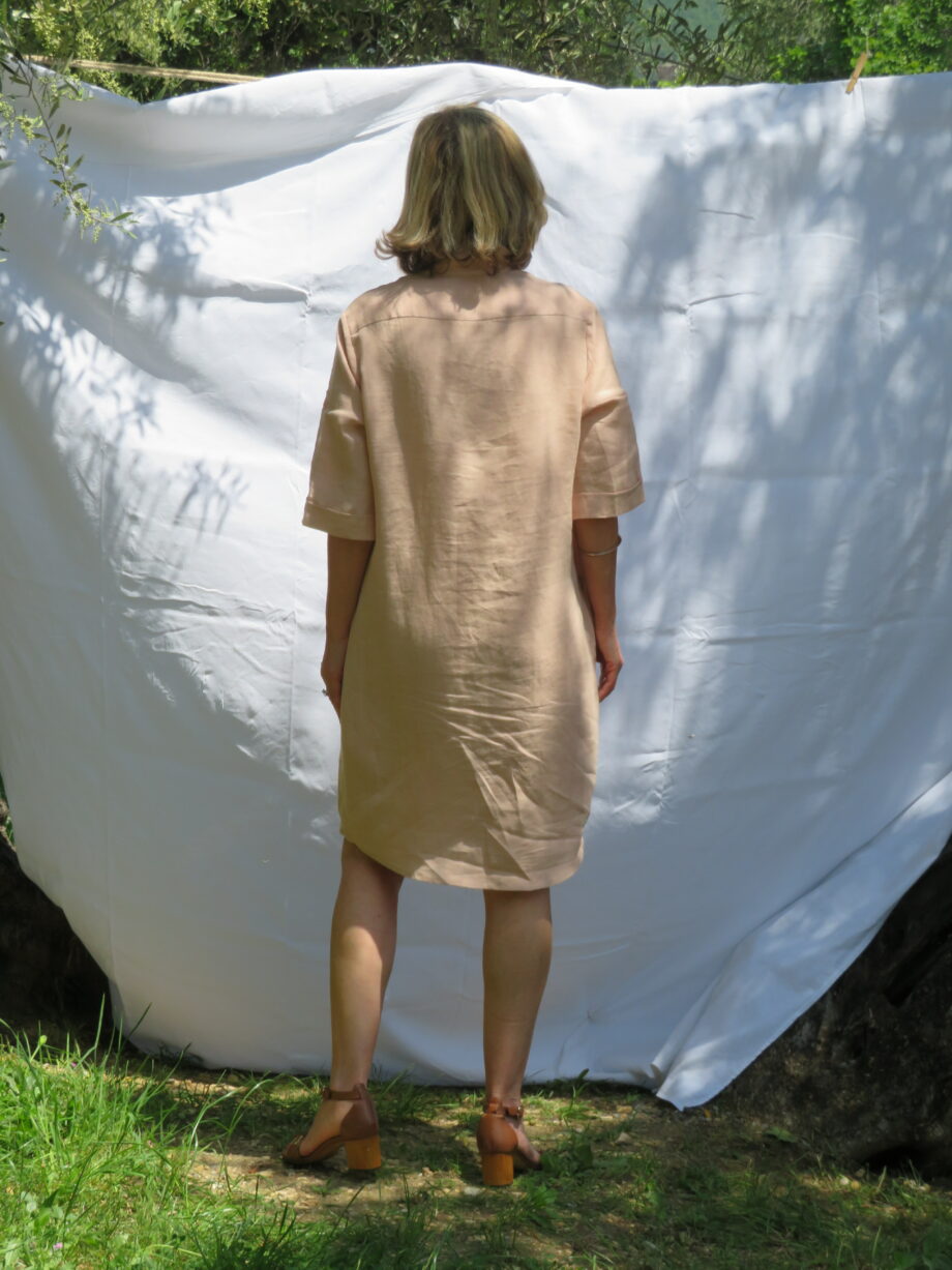 Laurence-Carroy-robe-en-lin-rose-poudré-longueur-medium-manches-3/4