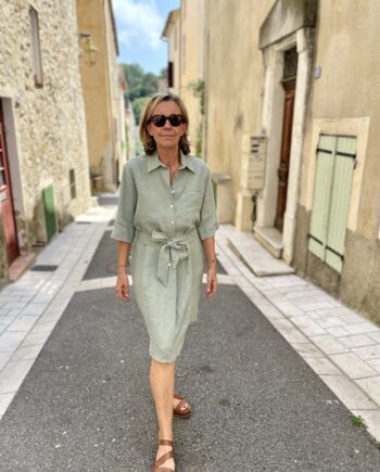 Laurence-carroy-robe-chemisier-en-lin-manche-trois-quart-vert-amande