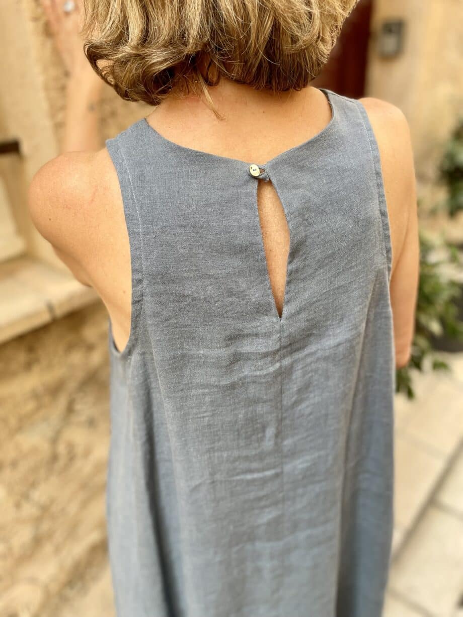 Laurence-carroy-robe-en-lin-sans-manche-bleu-nuit
