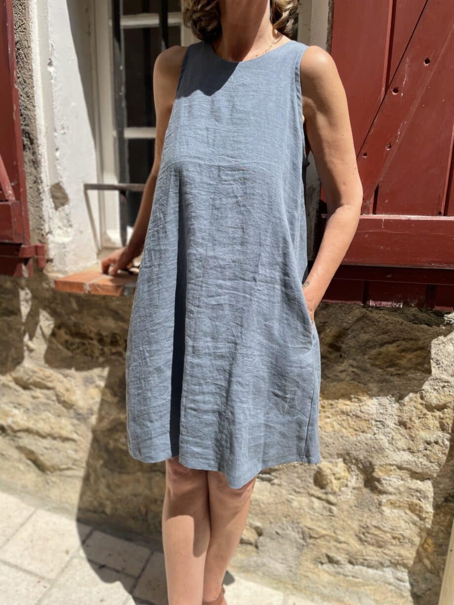 Laurence-carroy-robe-en-lin-sans-manche-bleu-nuit